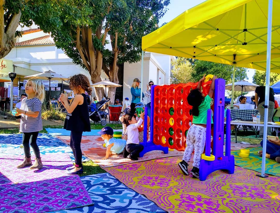 Sunday Funday for the little ones! 😍😊 Make sure to bring them down to the main stage for fun activities! Enjoy your Sunday, Los Angeles here at the Melrose Trading Post