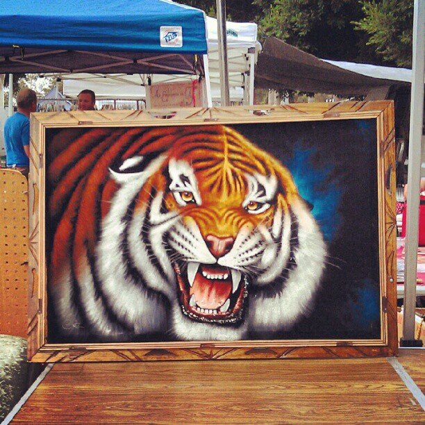 What an amazing Ortiz black velvet tiger painting!! #fleamarketfind #la @MelroseTrdgPost