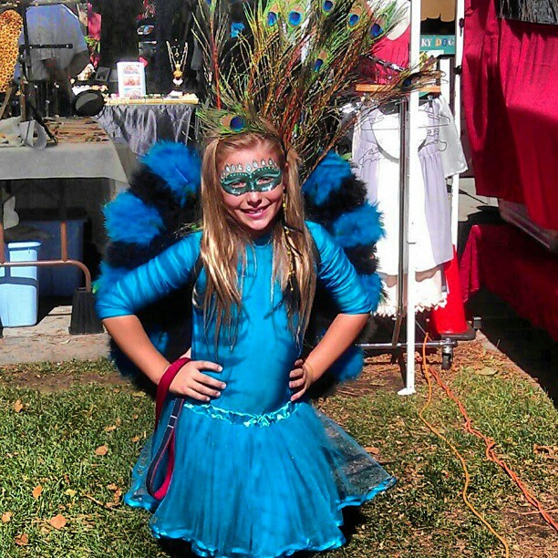 Artist @sunnymayallison makes a very cute peacock!! #MelroseTradingPost #Halloween #costume #fleamarket #peacock