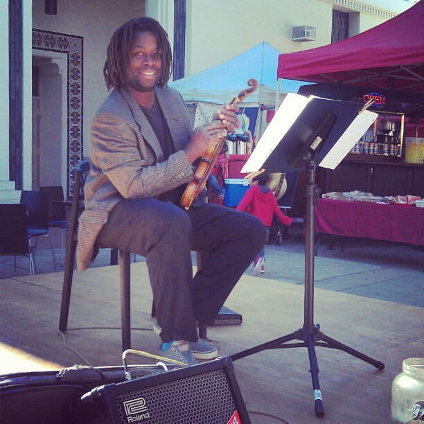 Tamboura was splendid this morning!! #fleamarket #MelroseTradingPost #violin #livemusic