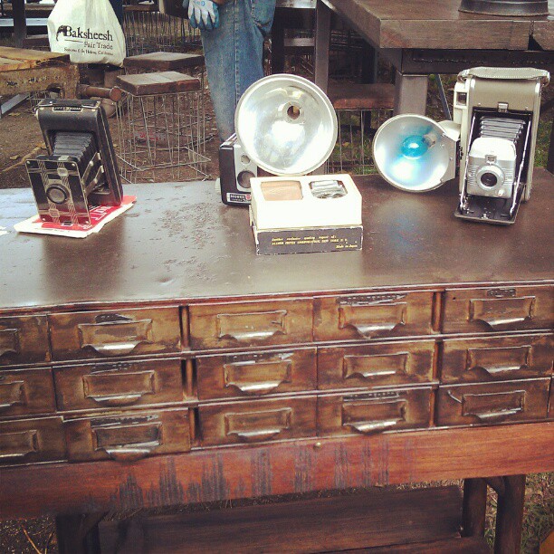 Old cameras and repurposed furniture makes #fleamarket shoppers happy! #Melrosetradingpost #camera #photographer