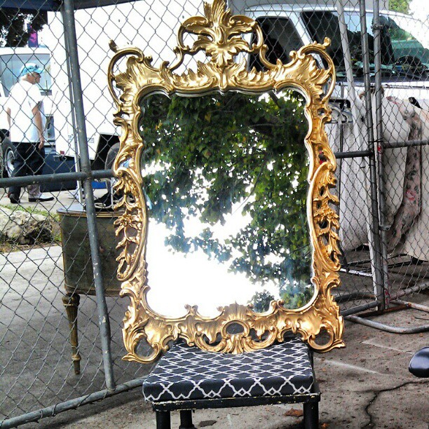 Hot mirror alert! #Melrosetradingpost #gold #decor #home #mirror #espejo #oro #fleamarket