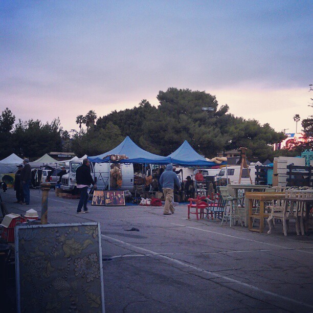 Early this morning while the vendors were setting up we had a beautiful sky! #fleamarket #Melrosetradingpost #la #cloud #sky #morning