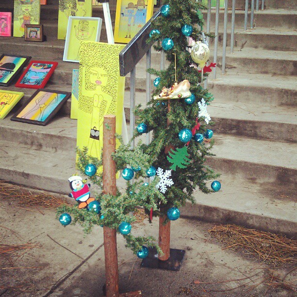 Oh Flea Market Tree, Flea Market Tree! How lovely are your branches!! #soseasonal #Christmas #tree #fleamarket