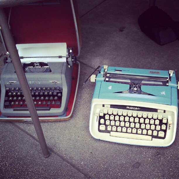These babies are just waiting for a writer to pick them up, cradle them and love them forever. Will it be you? Will it be a present for your Valentine? #Melrosetradingpost #fleamarket #writer #type #typewriter #vintage