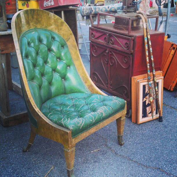 I'm in love with everything in this booth. #fleamarket #vintage #antique #green #furniture #Melrosetradingpost #ecofriendly #thrift #LA #lastyle