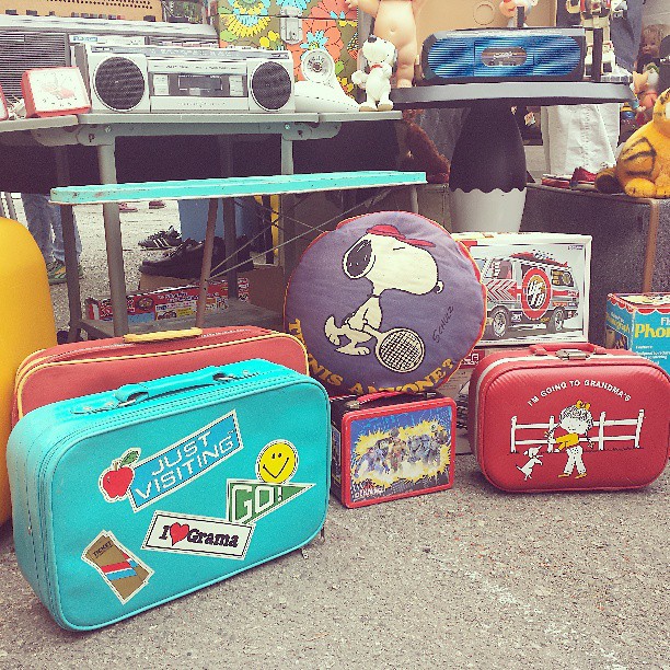 Love love love these little suitcases in B100!