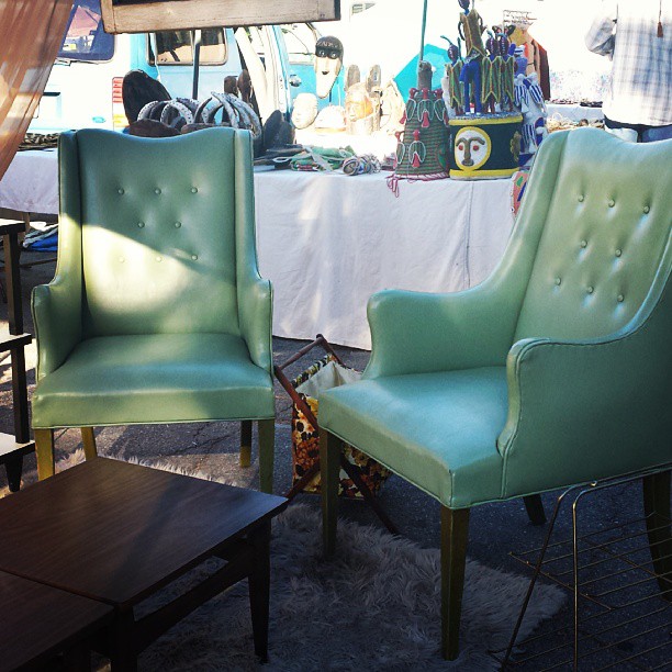How gorgeous is this pair of vintage armchairs from @upcycledtreasures in B88? Jimmy said they'll be here next week for you to pick up!