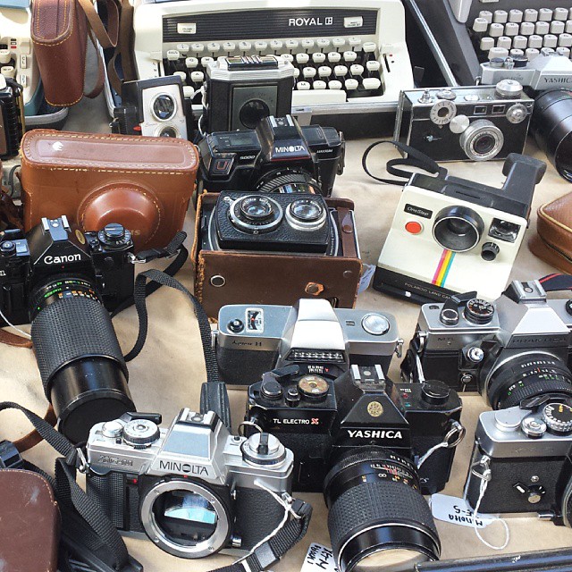 Vintage Cameras!!!!!#melrosetradingpost #fleamarket #photography