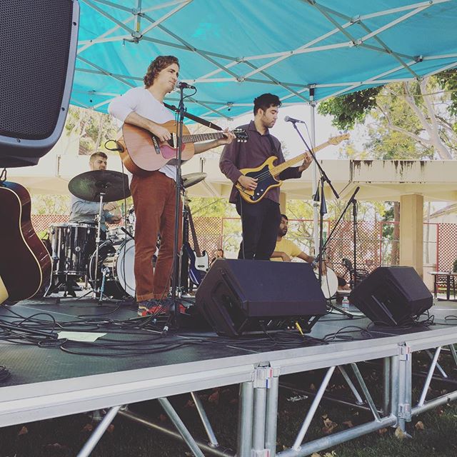 @yesmachine performing at #melrosetradingpost Main Stage, Karl Kerfoot's (@papakerf) songs sounding beautiful on this sunny afternoon. #yesmachine