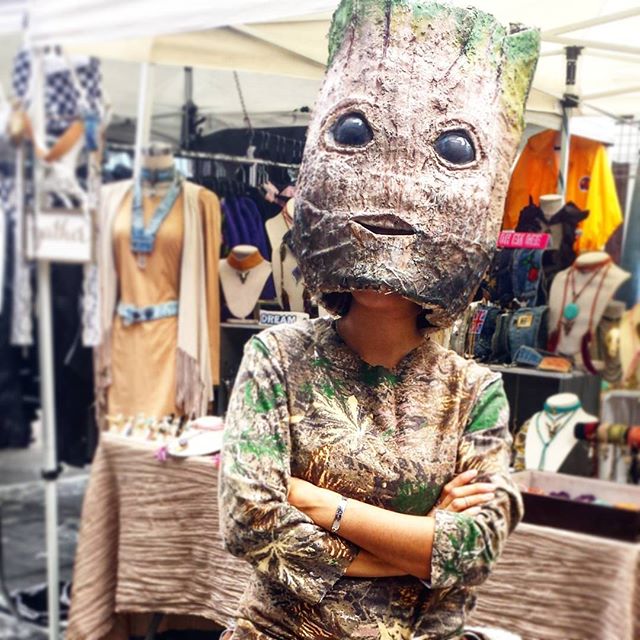 "I am groot" :)) Groot at Y3 with @rxcandles. Amazing Costume!! #guardiansofthegalaxy#melrosetradingpost#losangeles #California #fleamarket #halloween